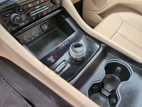 Used 2025 Jeep Grand Cherokee L Limited w/ Luxury Tech Group II image 28