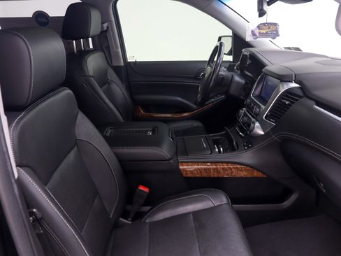 Used 2020 Chevrolet Suburban Premier AWD/4WD image 17
