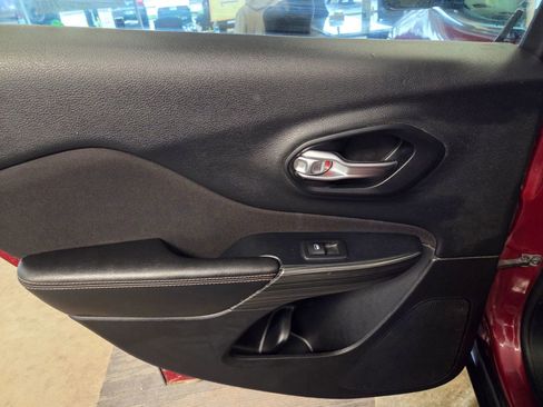 Used 2016 Jeep Cherokee Latitude w/ Comfort/Convenience Group image 47