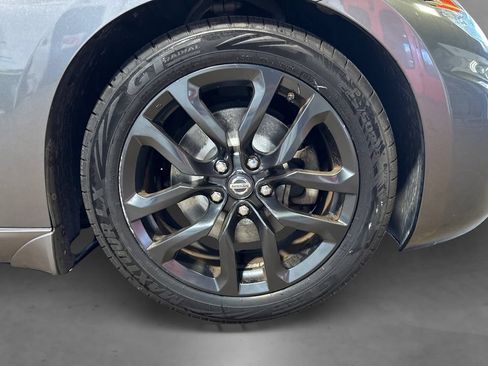 Used 2020 Nissan 370Z Coupe RWD image 15