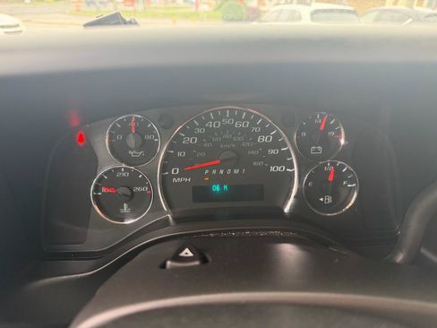 Used 2019 Chevrolet Express 3500 w/ Driver Convenience Package RWD image 18