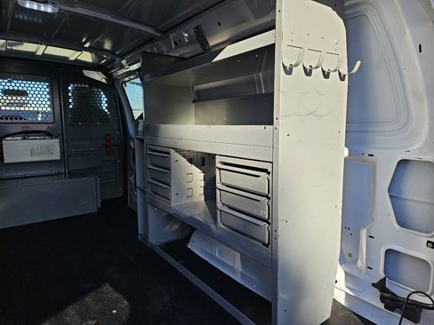 Used 2014 Ford E-250 and Econoline 250 w/ Power Group image 20