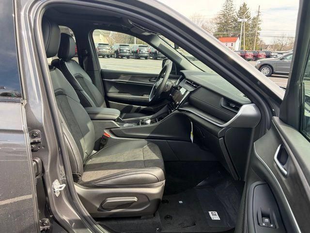 New 2026 Jeep Grand Cherokee Altitude AWD/4WD image 29