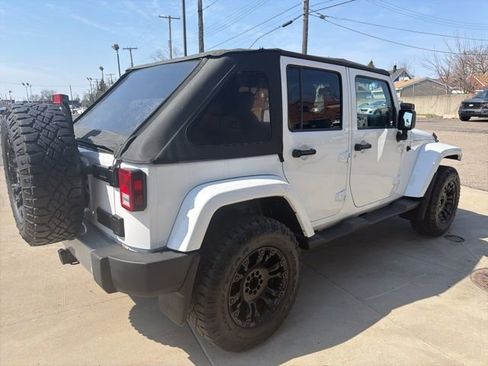 Used 2013 Jeep Wrangler Unlimited Sahara image 4