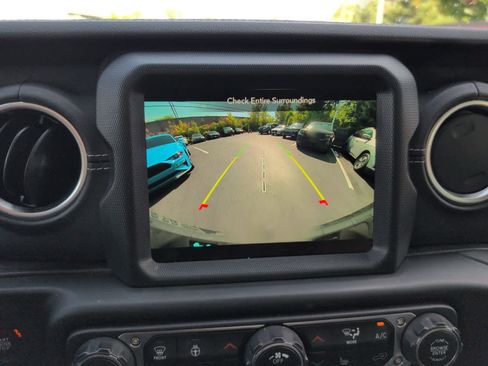 Used 2023 Jeep Wrangler Sahara w/ Cold Weather Group image 31