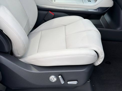 New 2026 Lincoln Navigator Reserve AWD/4WD image 13