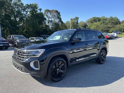 New 2026 Volkswagen Atlas SE FWD image 3