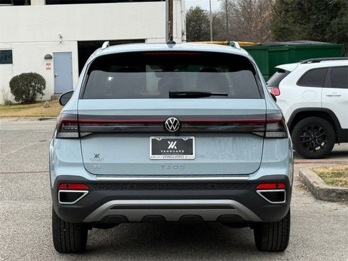 New 2026 Volkswagen Taos SE image 9