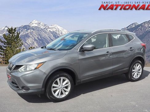 Used 2018 Nissan Rogue Sport SV AWD/4WD image 1
