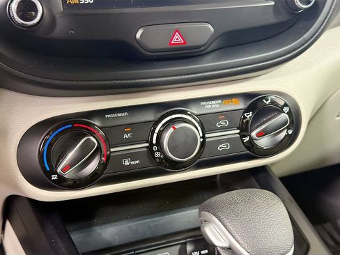 Used 2024 Kia Soul LX FWD image 16