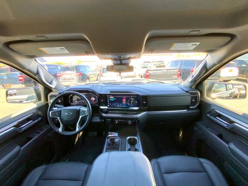 Used 2025 Chevrolet Silverado 1500 LT Trail Boss w/ Convenience Package II AWD/4WD image 27