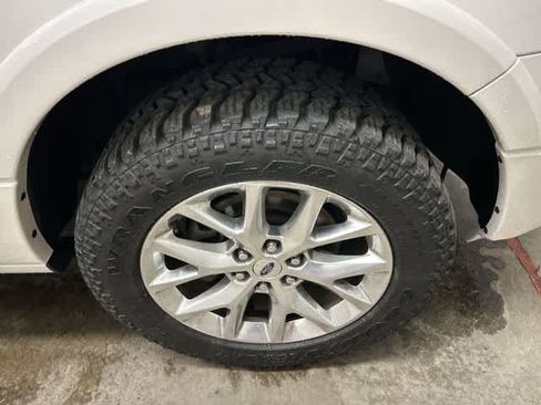 Used 2017 Ford Expedition EL Limited w/ Equipment Group 301A AWD/4WD image 5