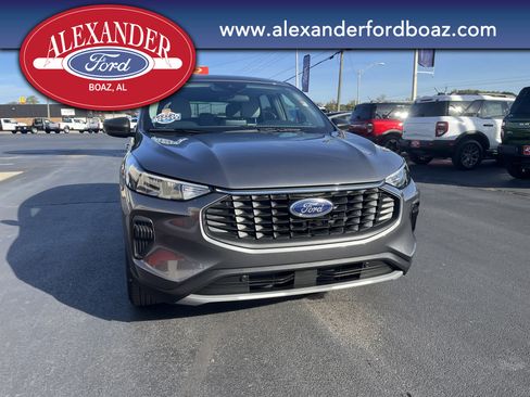 Used 2025 Ford Escape Active w/ Cold Weather Package image 5