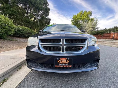 Used 2014 Dodge Grand Caravan SXT FWD image 2