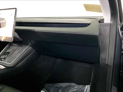 Used 2026 Tesla Model Y AWD image 17