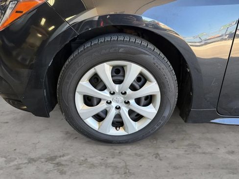 Used 2020 Toyota Corolla LE FWD image 43