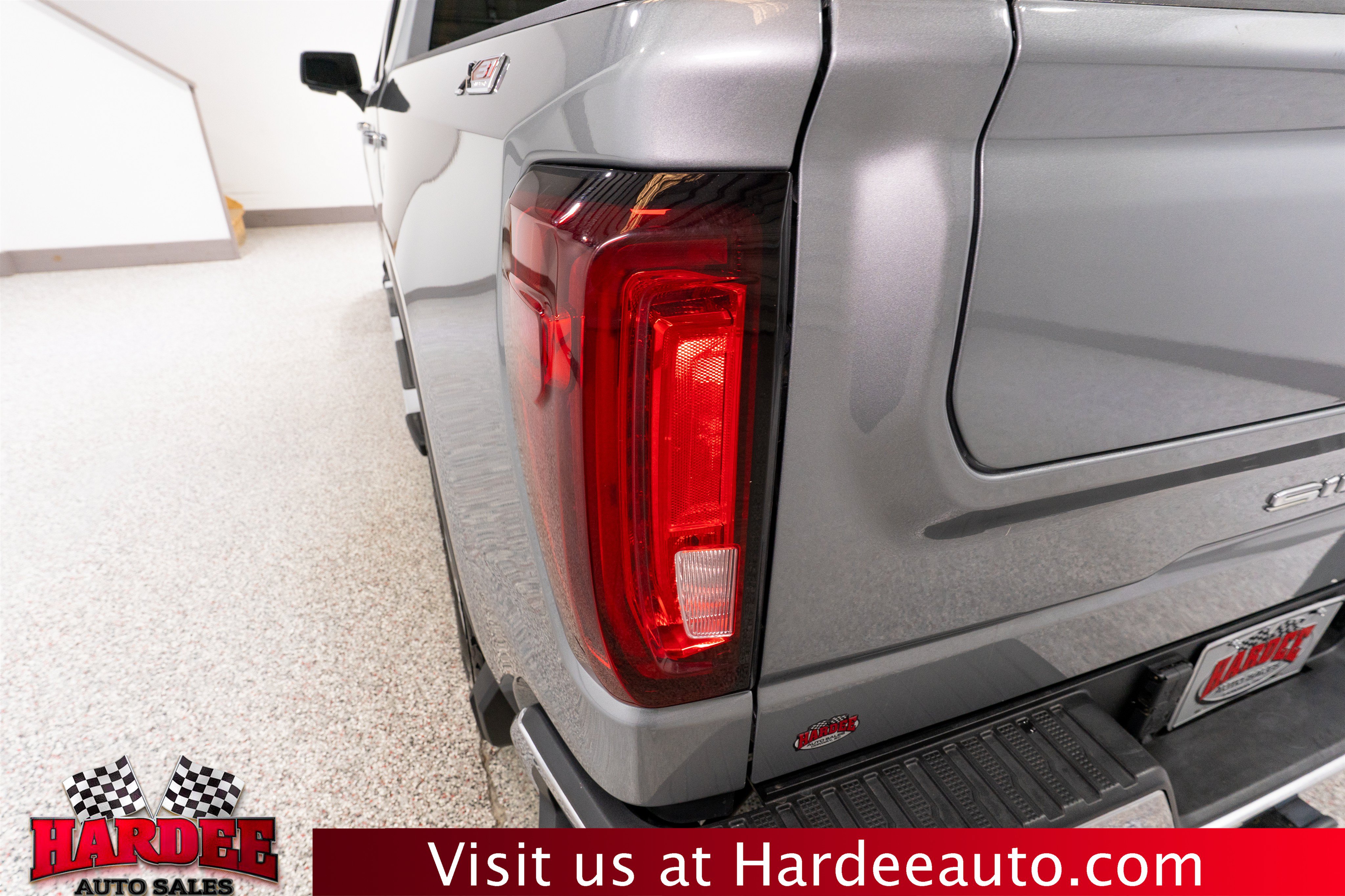 Used 2024 GMC Sierra 1500 SLT w/ SLT Premium Plus Package AWD/4WD image 9
