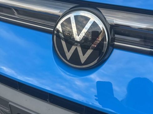 Used 2025 Volkswagen Taos SE image 10