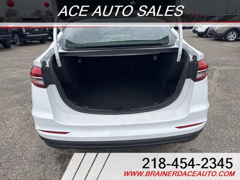 Used 2020 Ford Fusion SE image 5