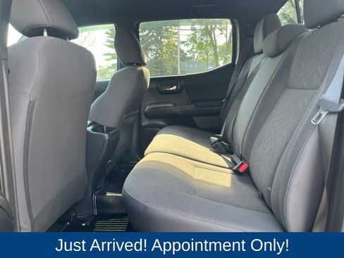 Used 2017 Toyota Tacoma TRD Sport w/ Exterior Package AWD/4WD image 10
