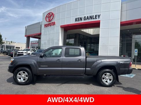 Used 2015 Toyota Tacoma 4x4 Double Cab w/ TRD Sport Package image 3