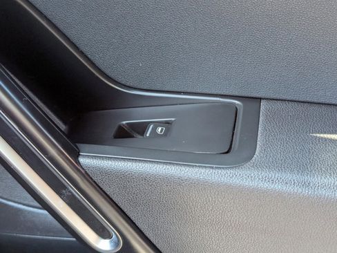 Used 2019 Volkswagen Beetle 2.0T S image 39