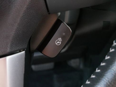 Used 2018 Subaru Forester 2.5i Touring image 26