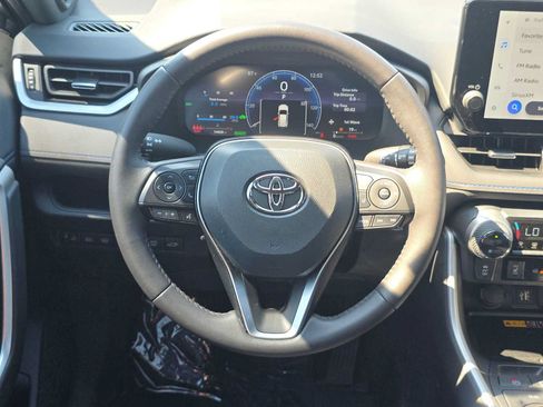 Used 2025 Toyota RAV4 XSE w/ Advanced Technology Package AWD/4WD image 19
