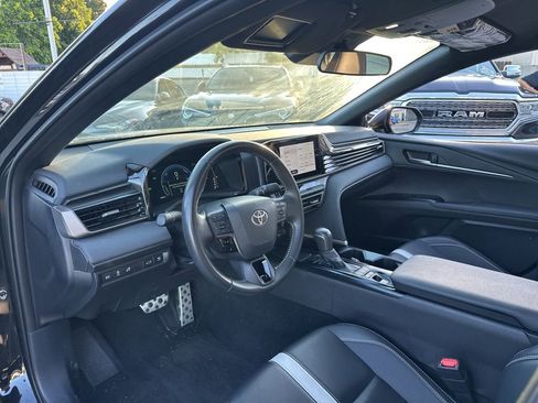 Used 2025 Toyota Camry SE image 7