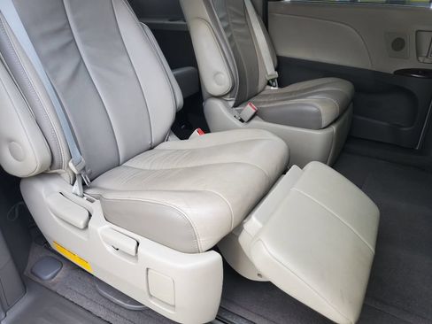 Used 2014 Toyota Sienna Limited w/ Limited Premium Package AWD/4WD image 39