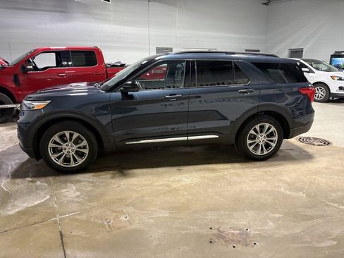 Certified 2023 Ford Explorer XLT w/ Equipment Group 202A image 3
