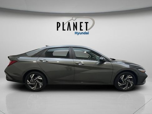 Used 2025 Hyundai Elantra SEL FWD image 7