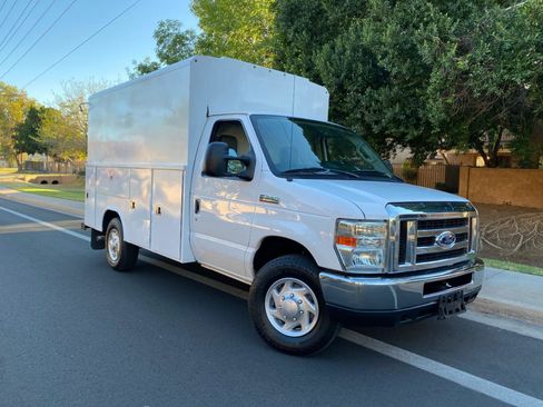 Used 2016 Ford E-350 and Econoline 350 Super Duty RWD image 2