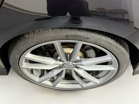 Used 2017 Volkswagen Golf R 4-Door AWD/4WD image 30