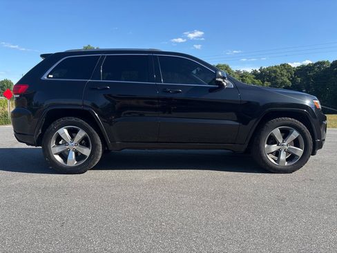 Used 2014 Jeep Grand Cherokee Overland w/ Advanced Technology Group AWD/4WD image 3
