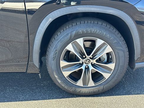 Used 2021 Toyota Highlander XLE image 12