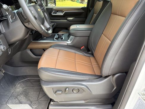 Used 2026 Chevrolet Silverado 3500 High Country w/ Technology Package AWD/4WD image 9