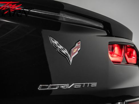 Used 2014 Chevrolet Corvette Z51 w/ 2LT Preferred Equipment Group image 21