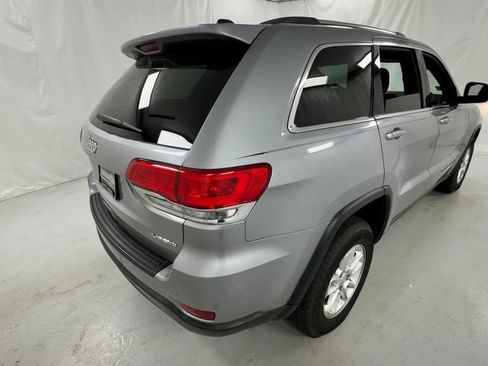 Used 2018 Jeep Grand Cherokee Laredo AWD/4WD image 3