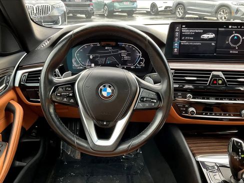 Used 2021 BMW 530e xDrive image 8