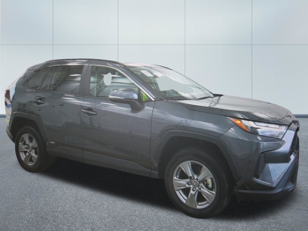 Used 2025 Toyota RAV4 XLE AWD/4WD image 2