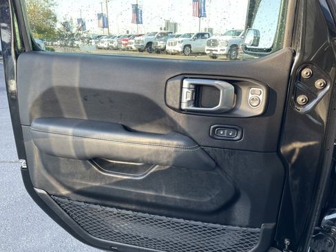 Used 2019 Jeep Wrangler Unlimited Sahara w/ Safety Group image 13