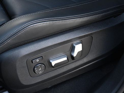 Certified 2025 BMW X5 xDrive50e w/ M Sport Package image 31