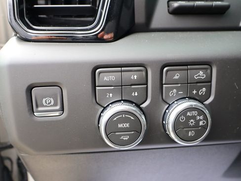 New 2026 GMC Sierra 3500 AT4 w/ AT4 Premium Plus Package AWD/4WD image 13
