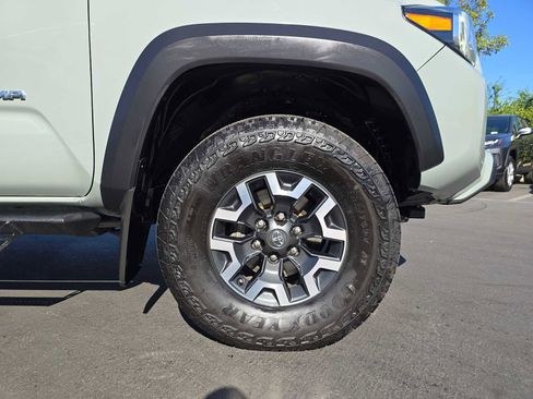 Used 2022 Toyota Tacoma TRD Off-Road image 9