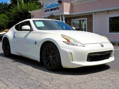 Used 2016 Nissan 370Z Touring image 5