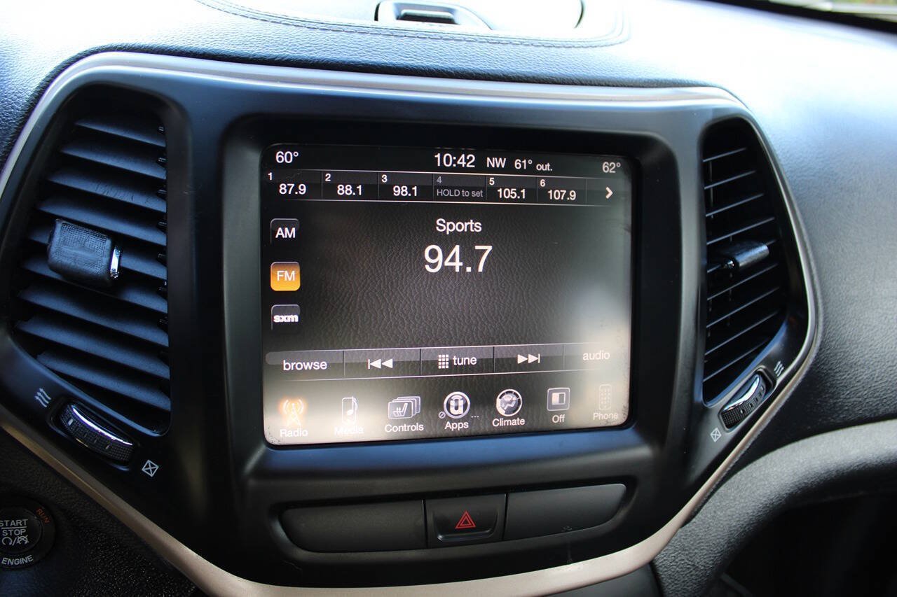 Used 2015 Jeep Cherokee Latitude w/ Comfort/Convenience Group AWD/4WD image 23