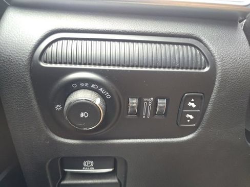 Used 2022 Jeep Wagoneer Series I AWD/4WD image 12