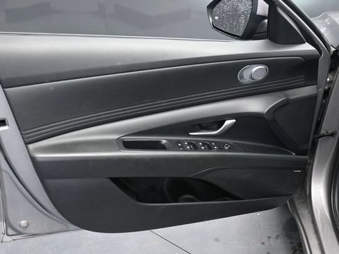 Used 2024 Hyundai Elantra Limited FWD image 11