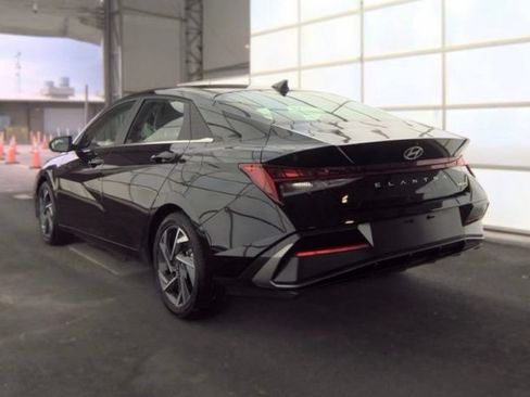 Used 2025 Hyundai Elantra Limited FWD image 7